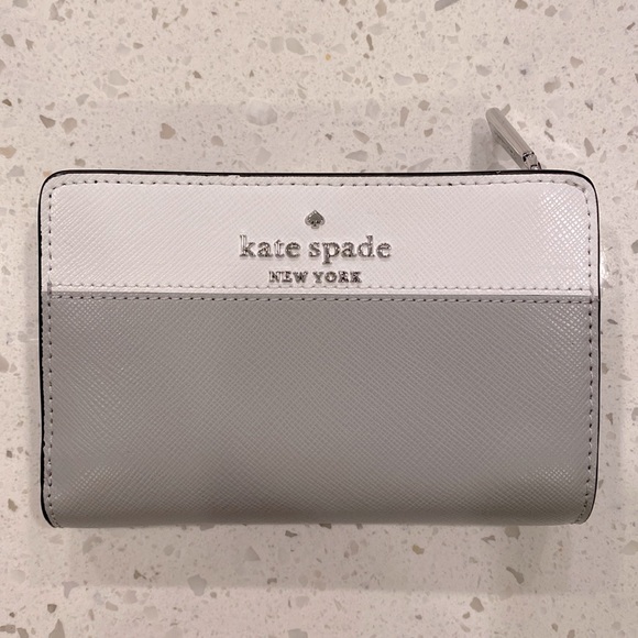 Kate Spade “Staci” Colorblock Saffiano Leather Wallet, color gray and white, NWT - Picture 1 of 5